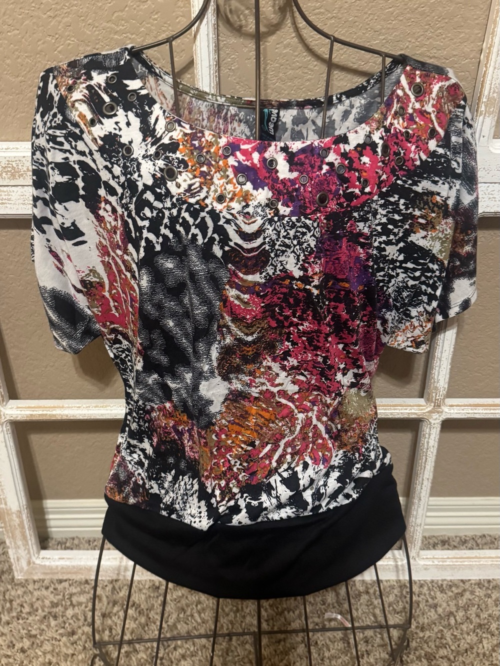 Abstract Print Scoop Neck Top w/Grommet Embellishment; Sz S [MSRP $26] BOGO*